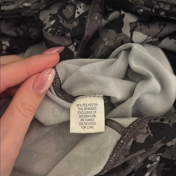 GAIAM Black and Gray Leggings with Floral Pattern - Picture 3 of 6